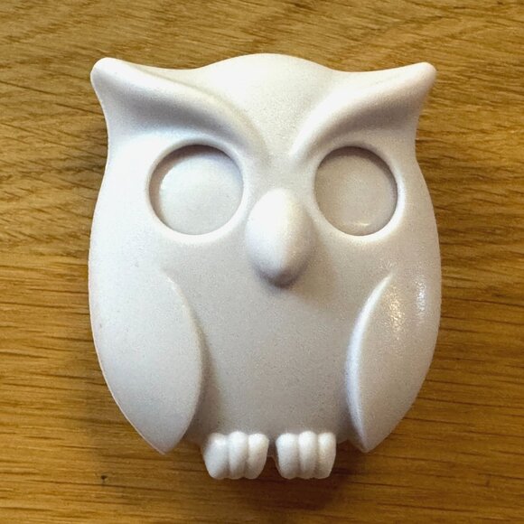 Magnetic Wall Hanging Night Owl Key Holder, White - Picture 4 of 14